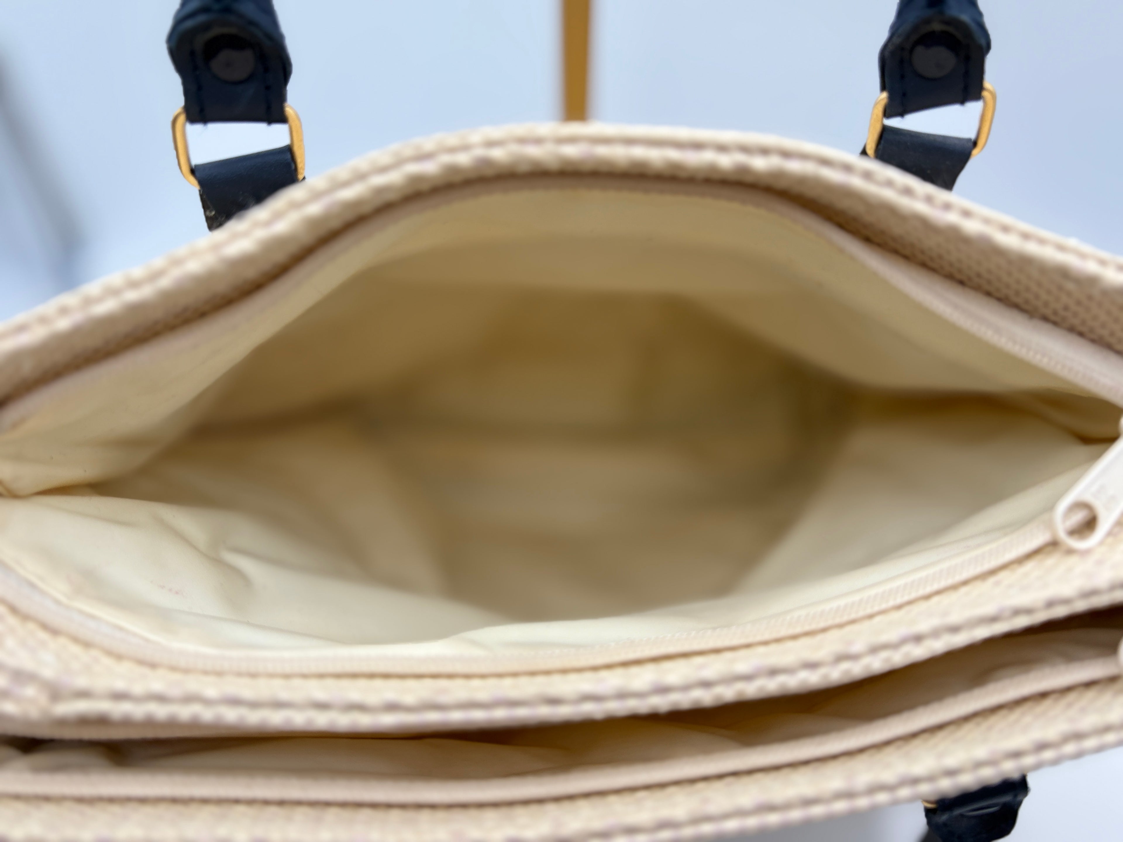 Bueno California Handbag purse