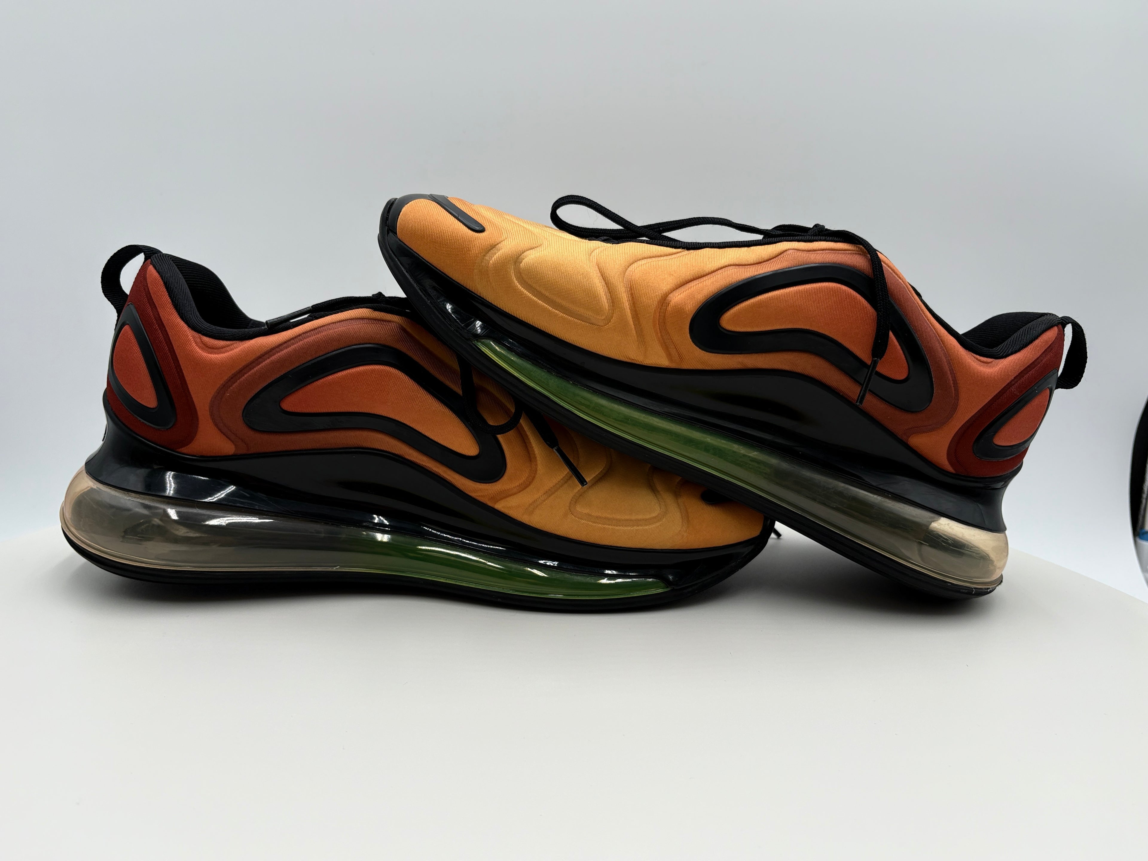 Nike Air Max 720 Sunrise Sunset Gradient AO2924-800 Authenticated