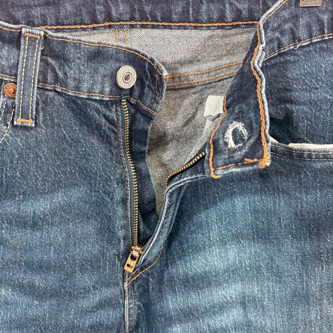 Levi 505 men's jeans, waist size 34"