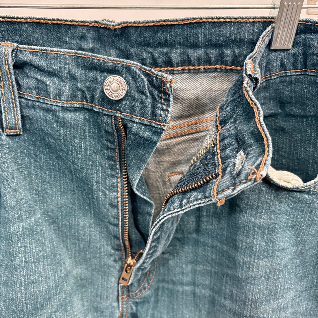 Levi 502 Men's jeans, size 36 waist