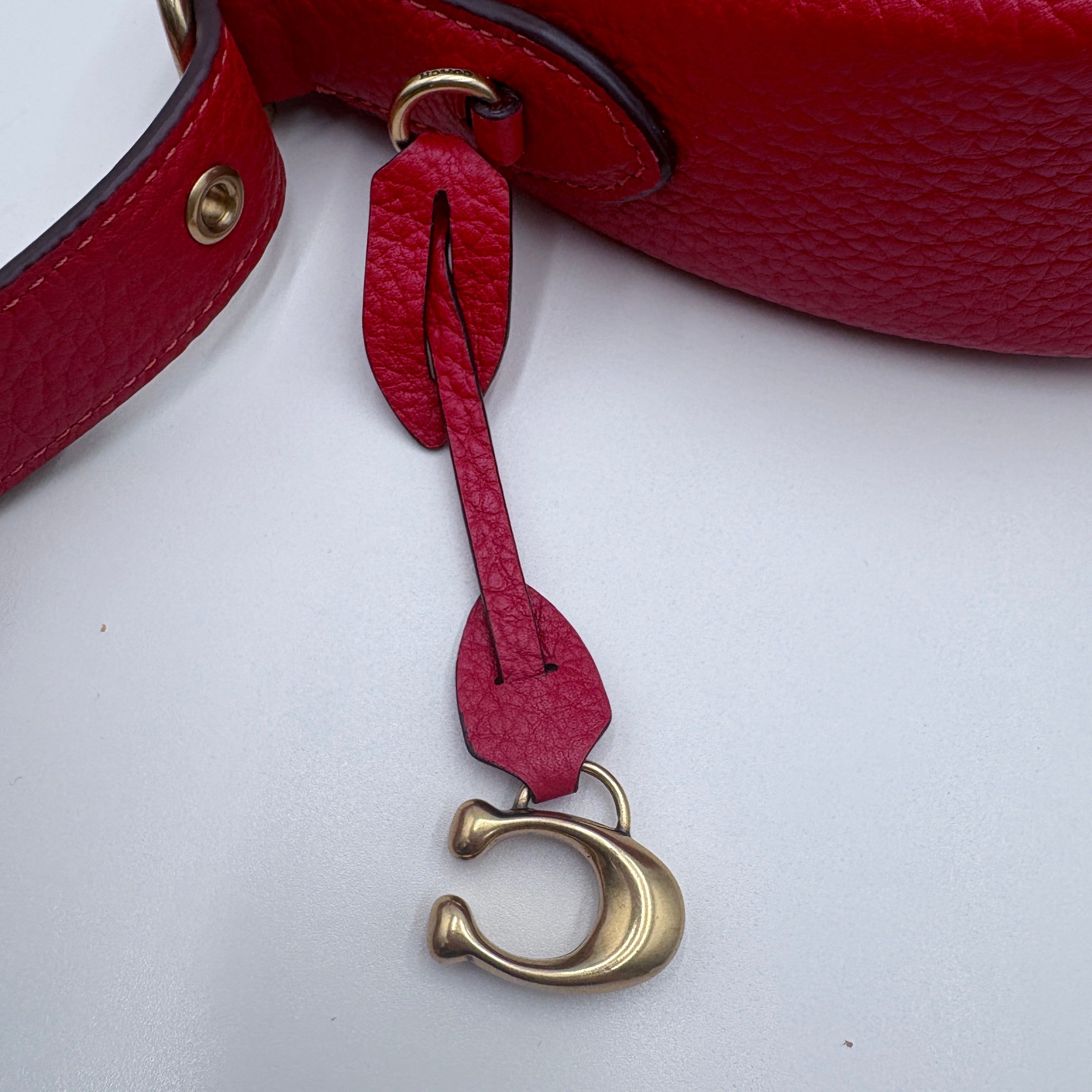 Coach Signature Hobo Shoulder Bag , Authenticated Pre-Owned Luxury