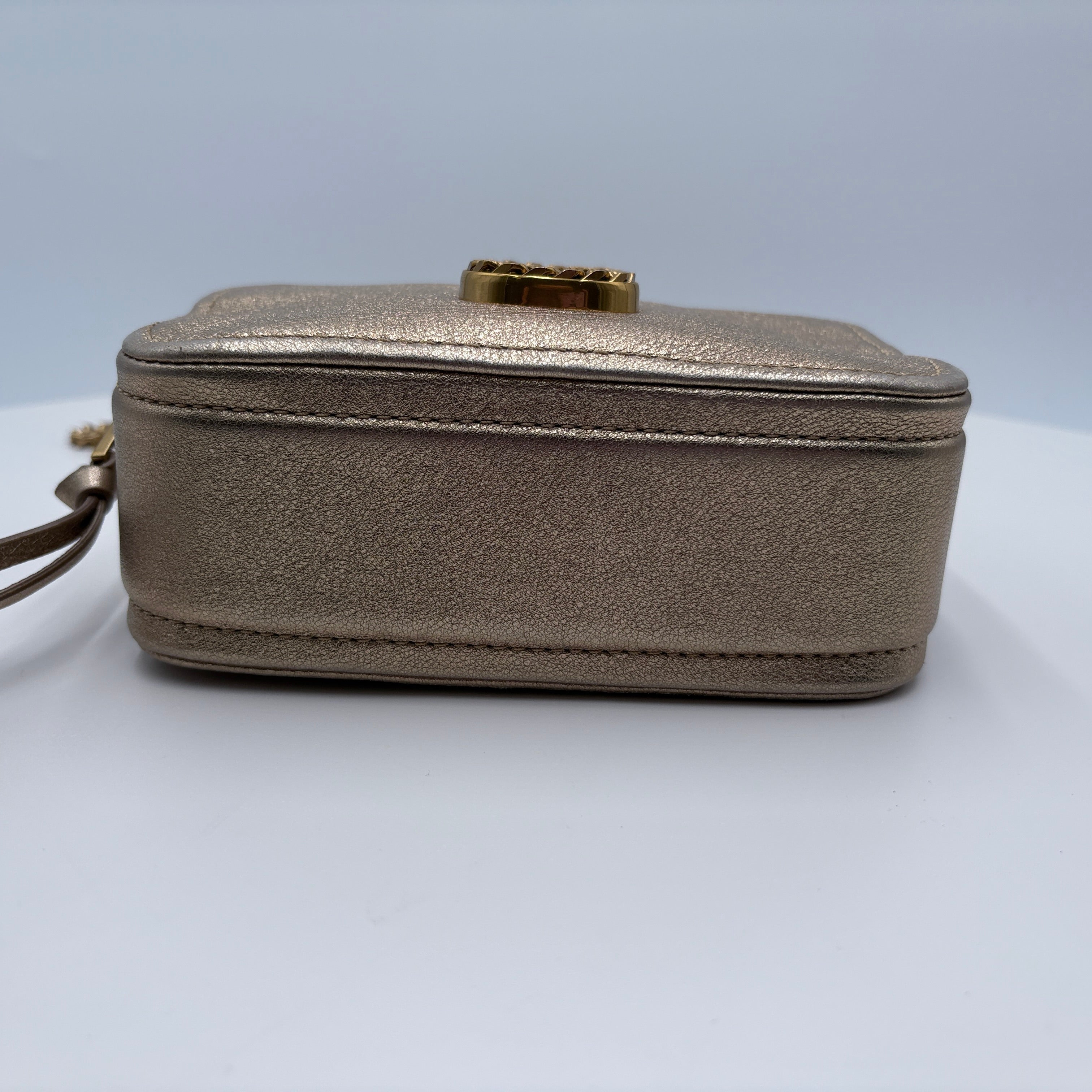 Marc Jacobs Snapshop cross body purse with gold chain