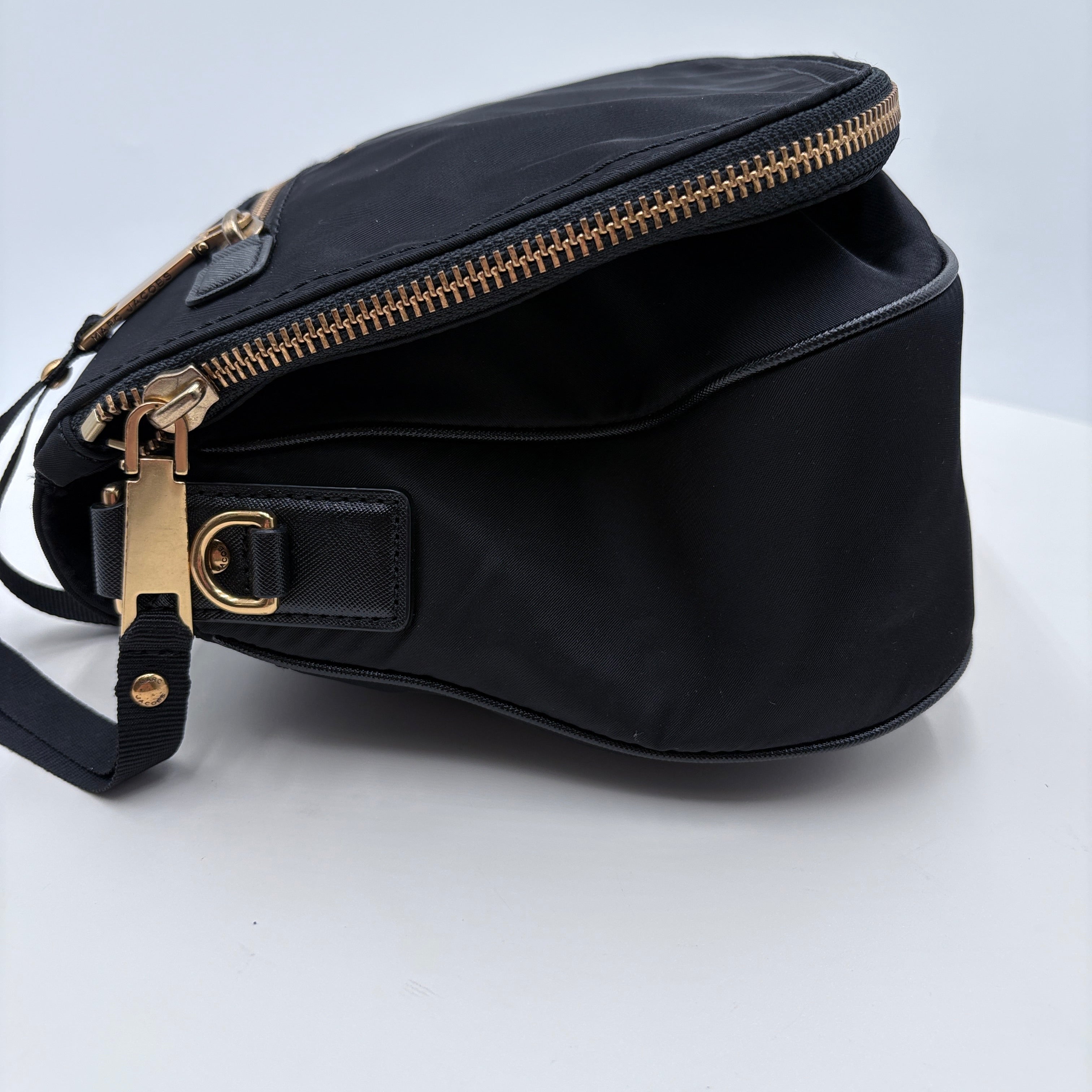 Marc Jacobs cross body purse