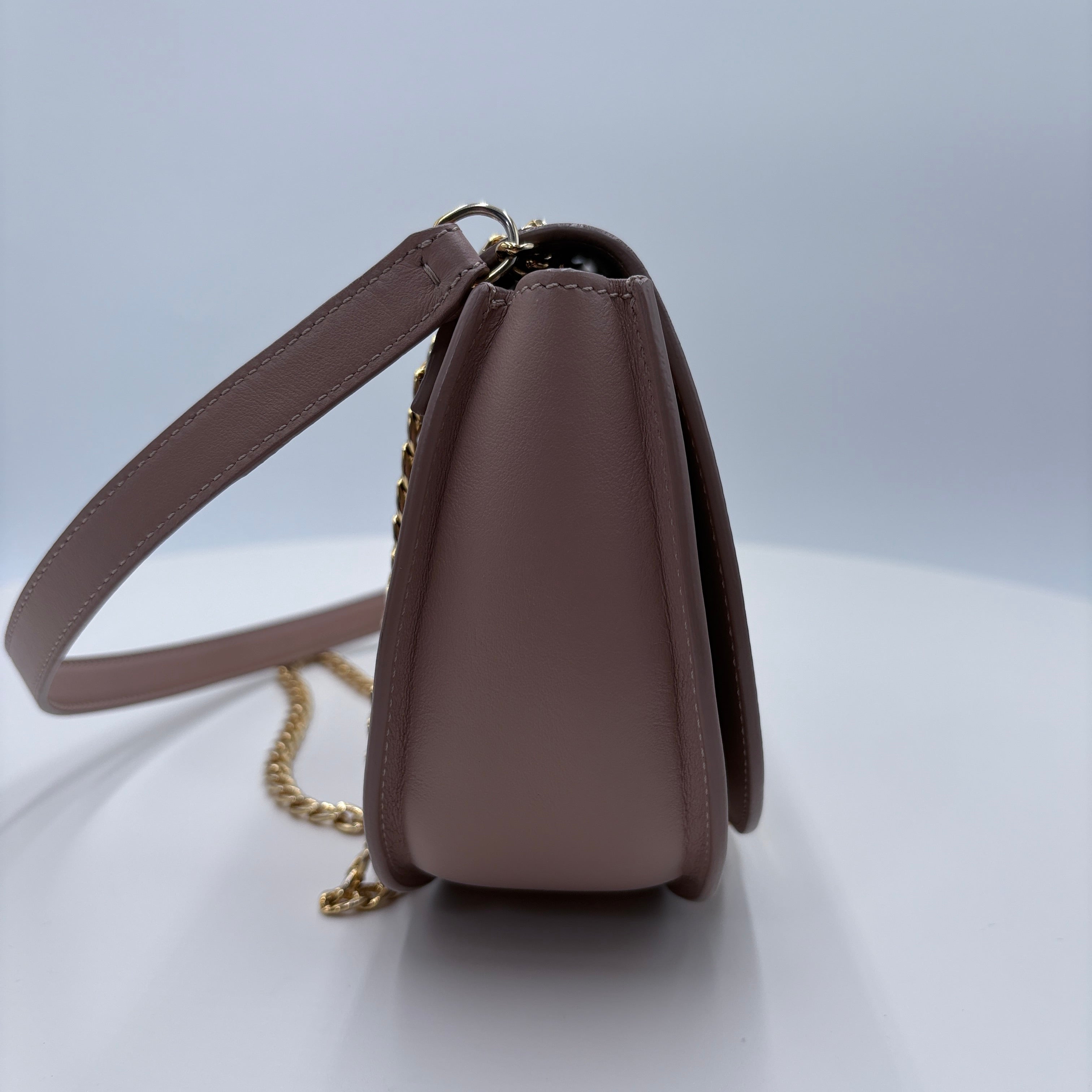 Coyana Quartz Cross Body Purse