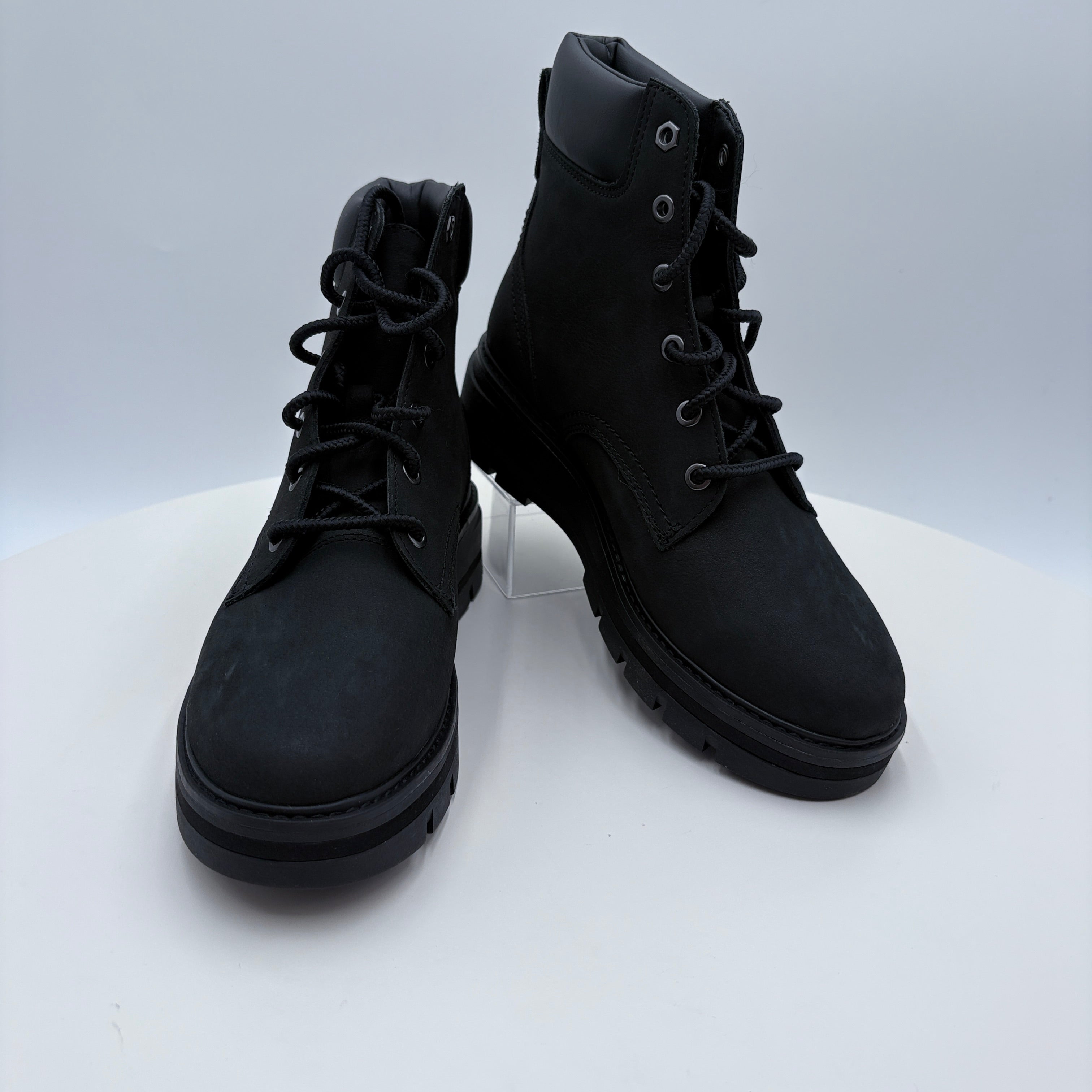 Timberland Cheyenne Valley Black Women's Boots, like new in box