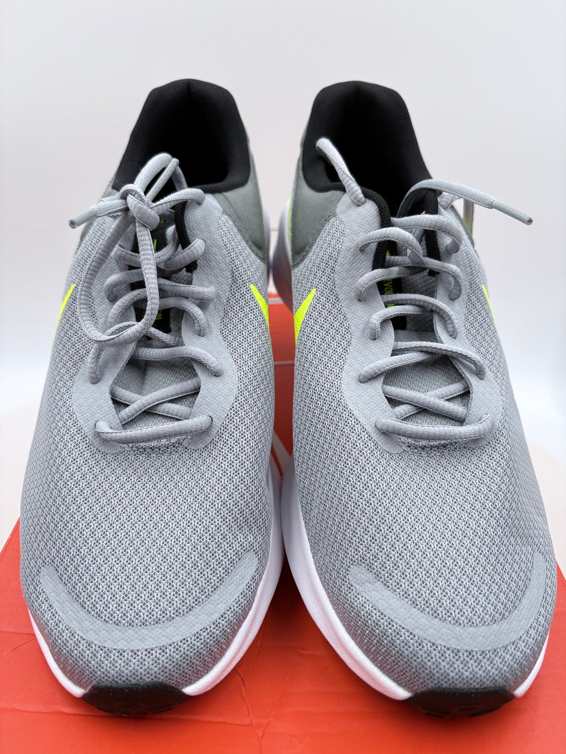 Nike Revolution 7, new in the box