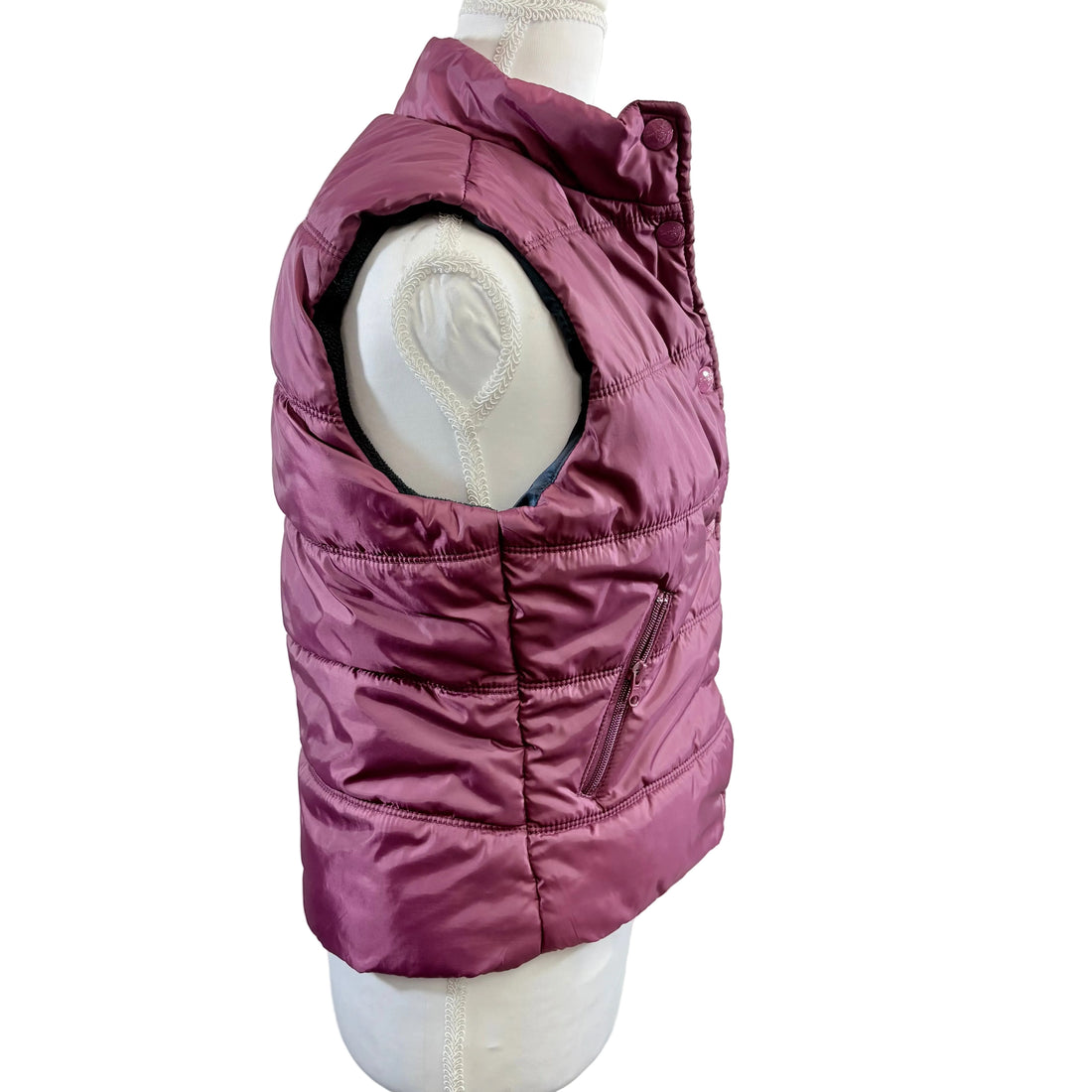 American Eagle puffer vest, size extra small