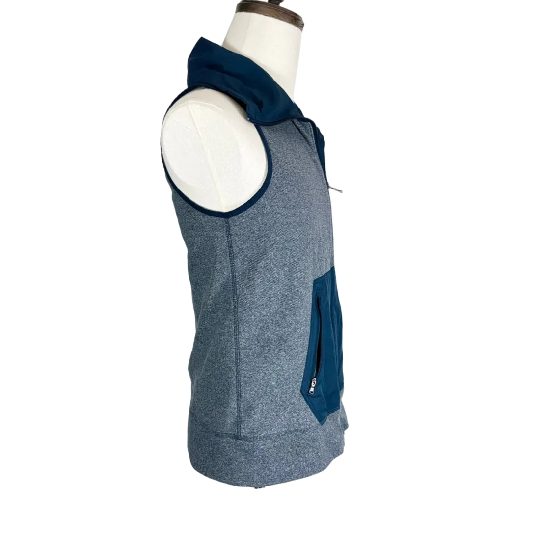 Under Armor light weight men's vest