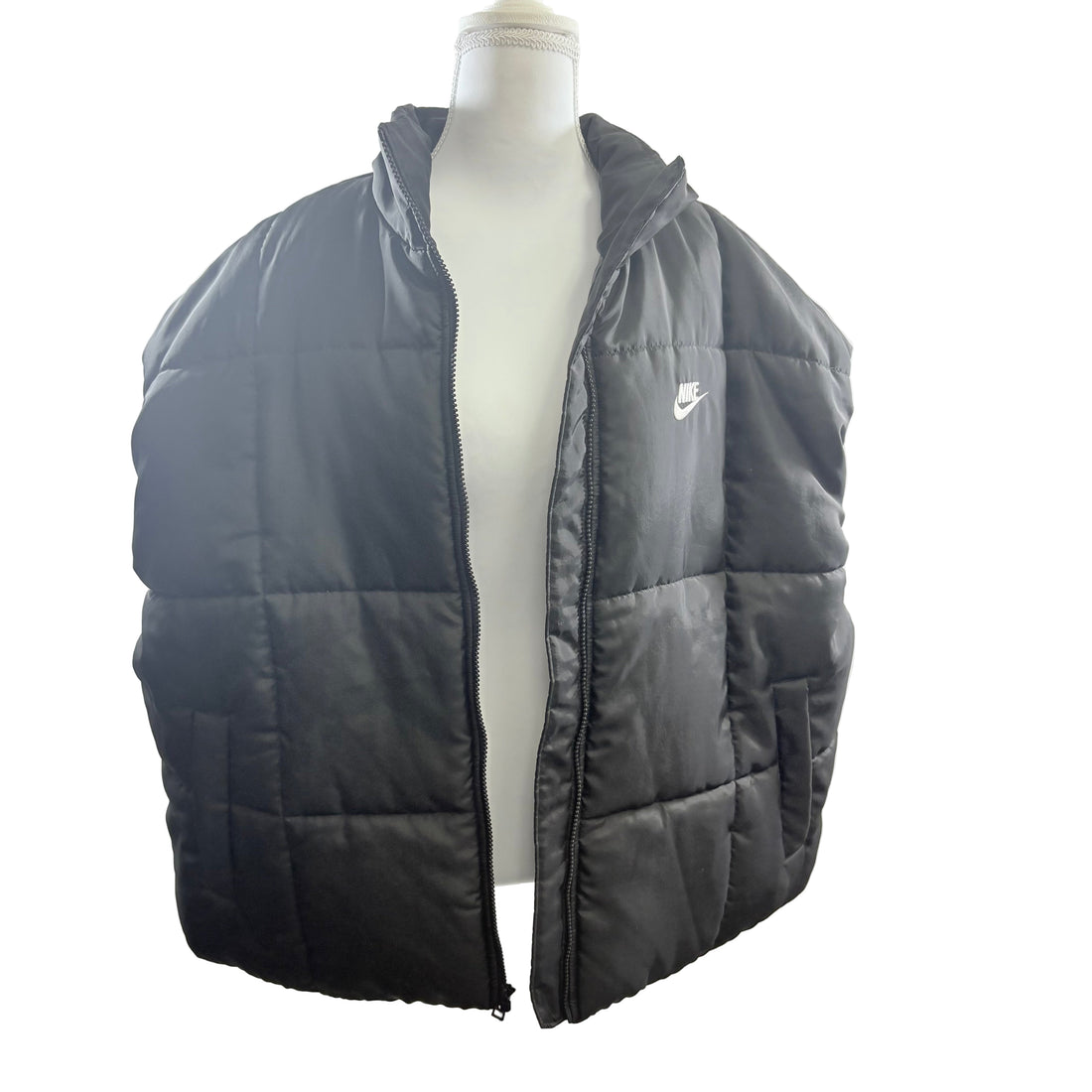 Nike women's puffer vest, NWT, size large