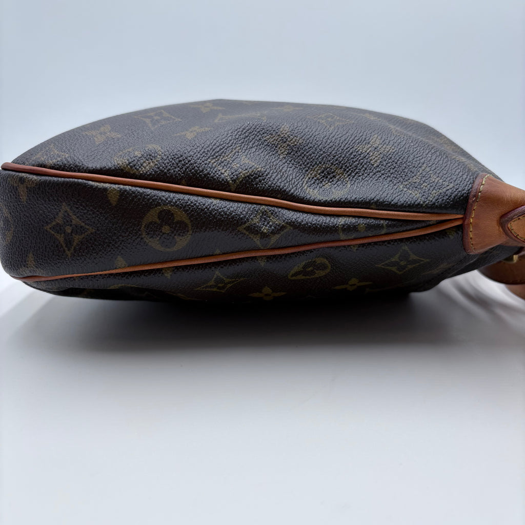 Authenticated Vintage Louis Vuitton cross body purse