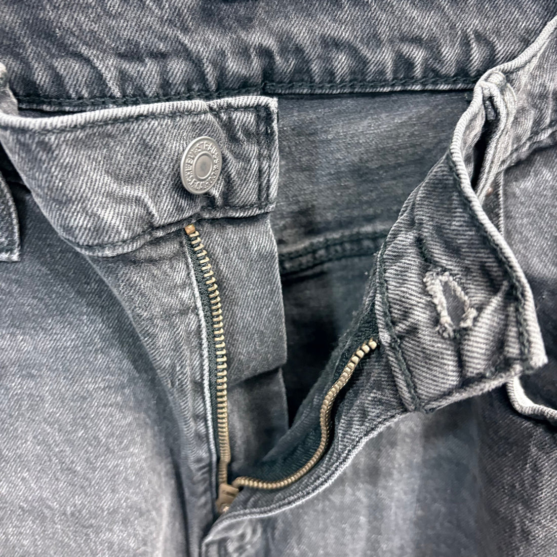 Levi 569 men's jeans, waist size 34"