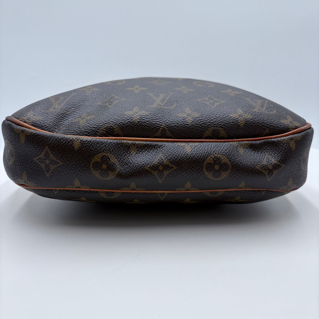 Authenticated Vintage Louis Vuitton cross body purse