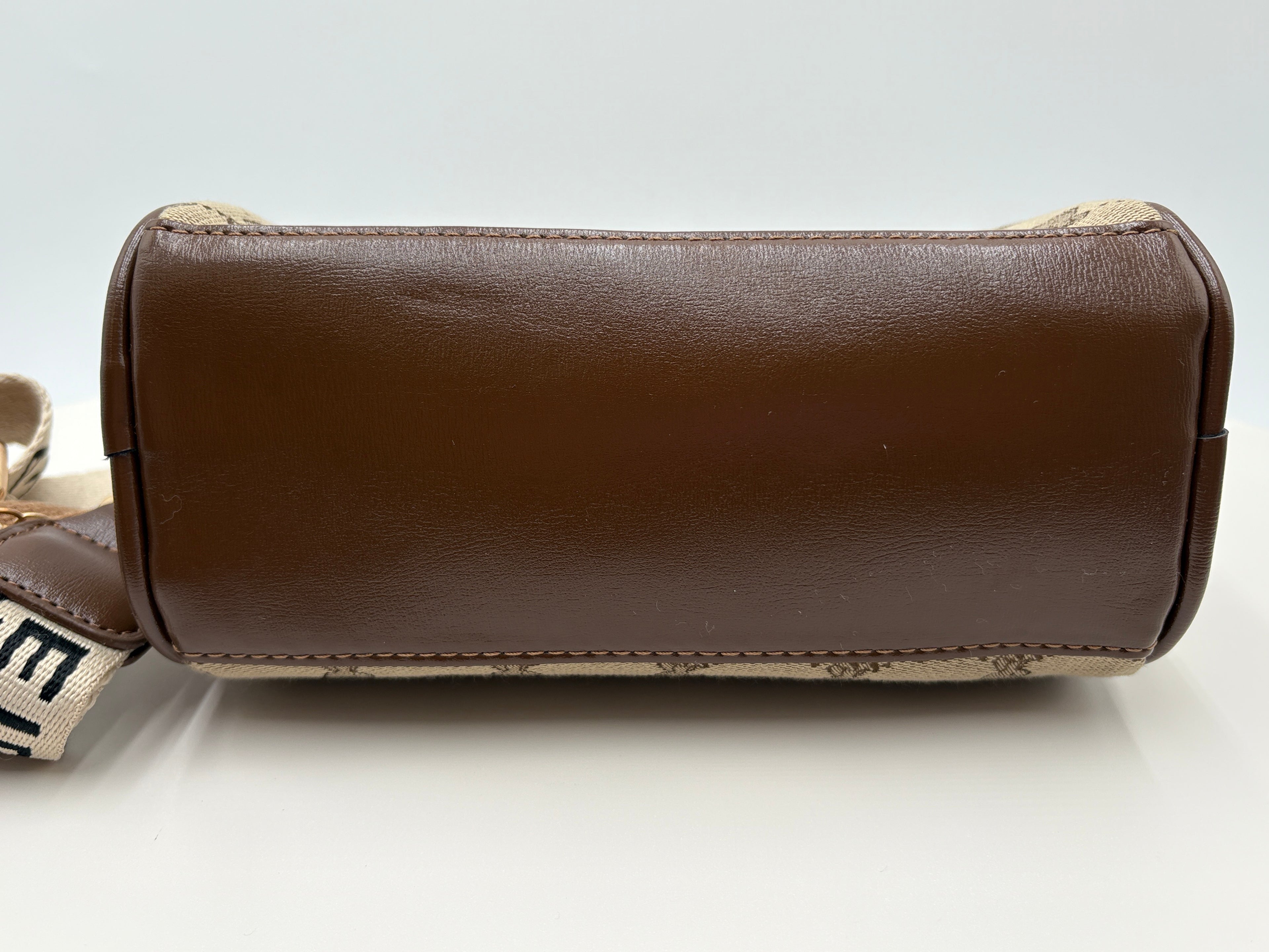 Like A Crystal Bea Baobao Crossbody purse