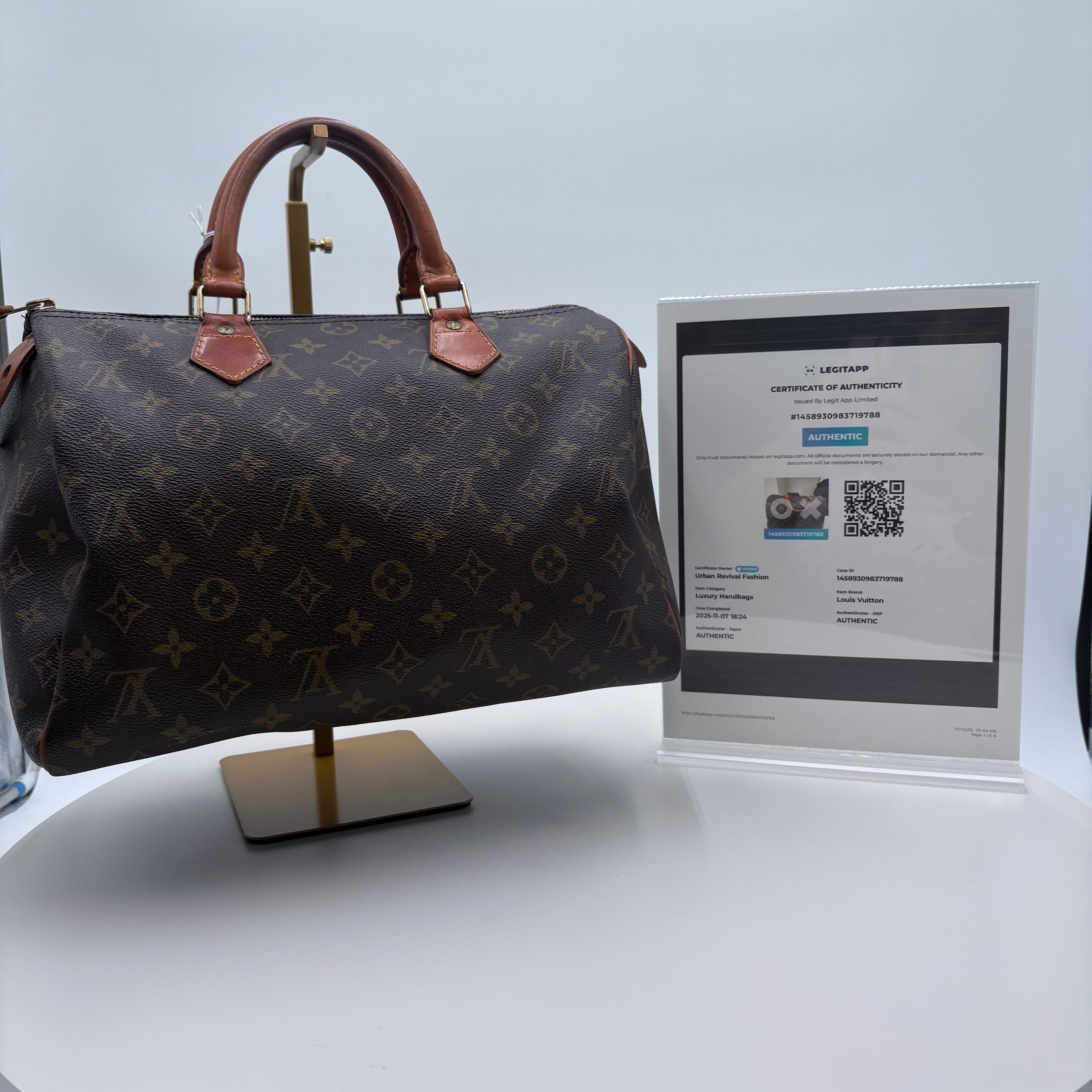 Authenticated Louis Vuitton Monogram 30 Speedy handbag purse