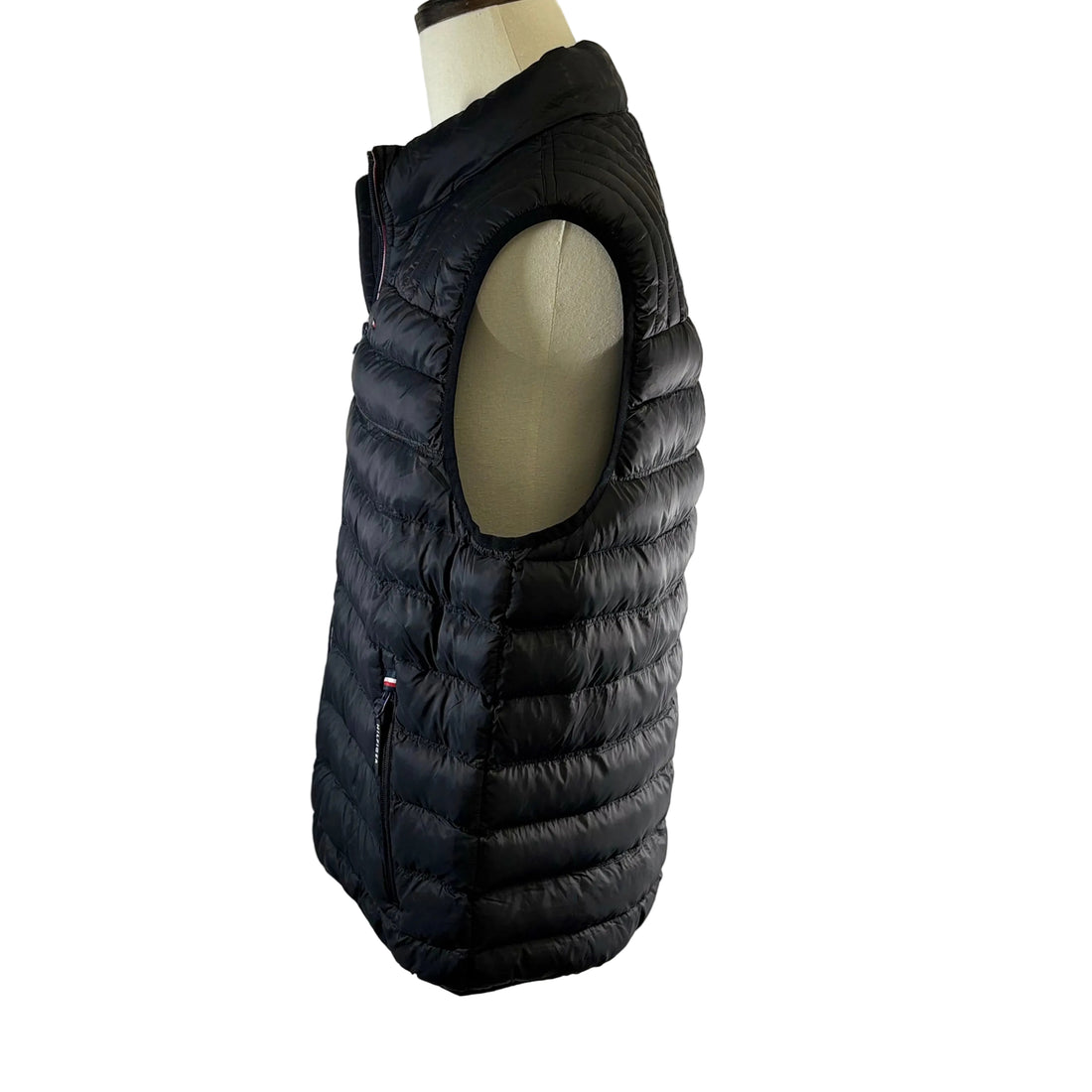 Tommy Hilfiger men's puffer vest, size medium