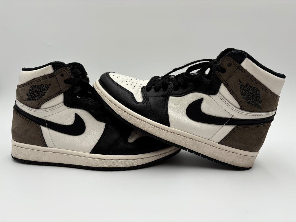 Nike Air Jordan 1 Retro High OG Dark Mocha lateral view on a light gray background