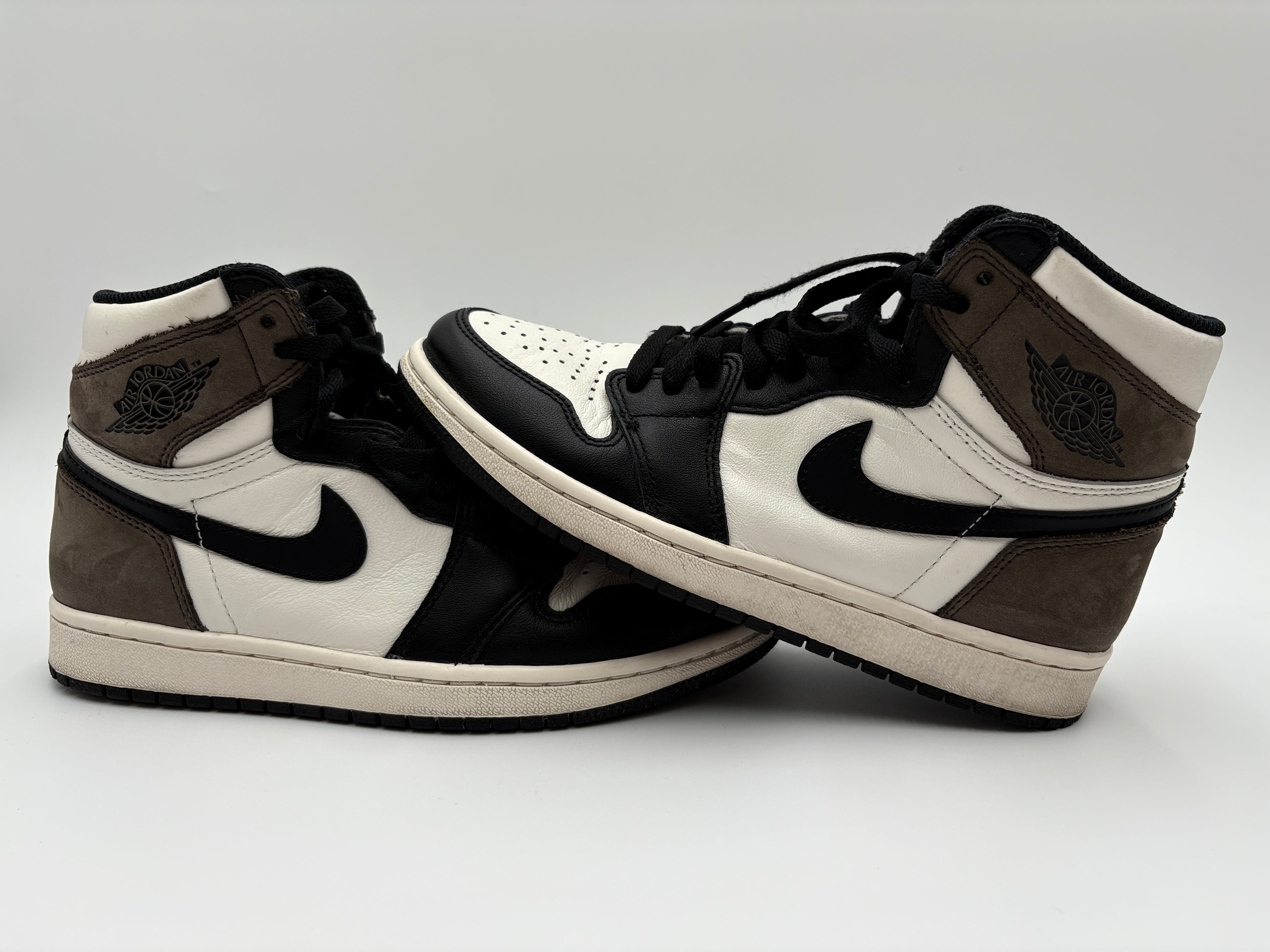 Nike Air Jordan 1 Retro High OG Dark Mocha lateral view on a light gray background